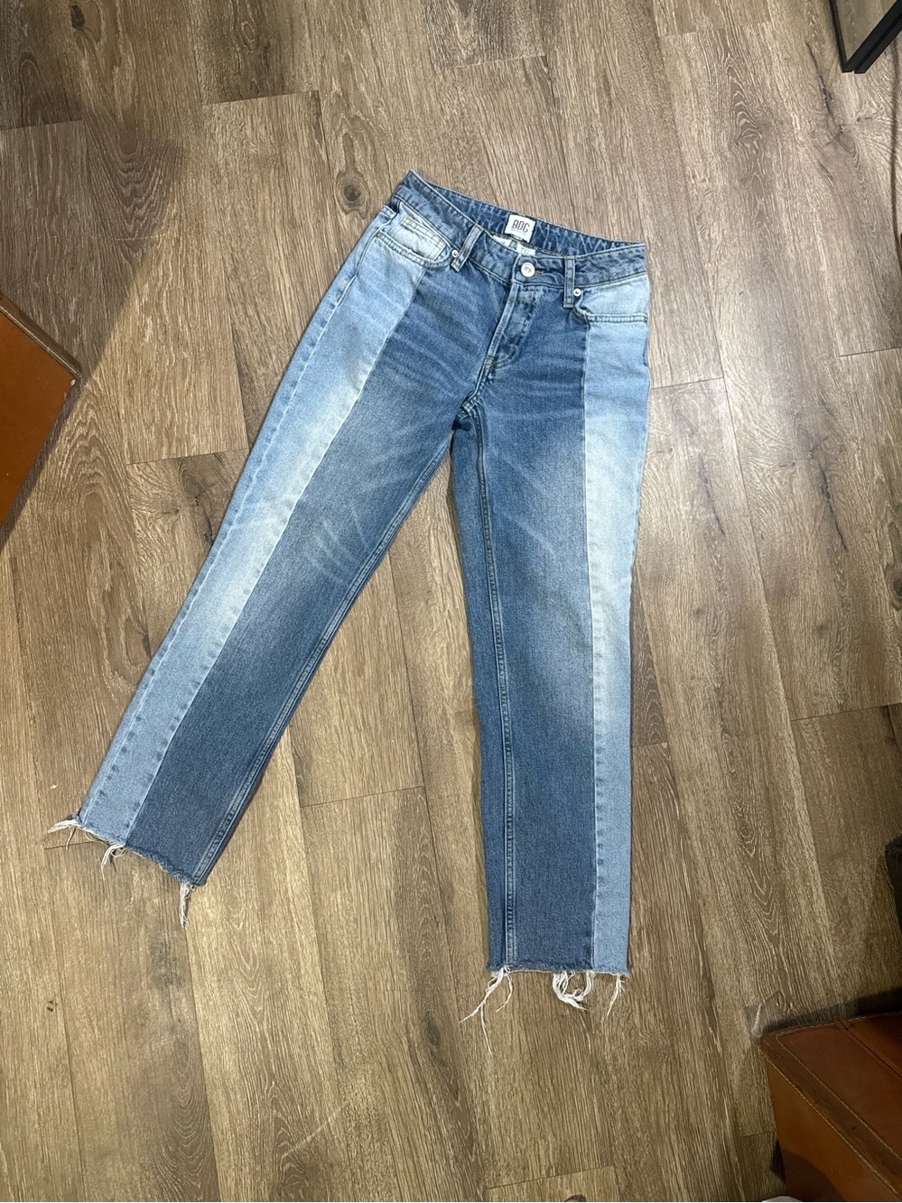 BDG Women’s Size 2 Slim Straight Jeans Blue Medium Wash Mid Rise 5-Pocket